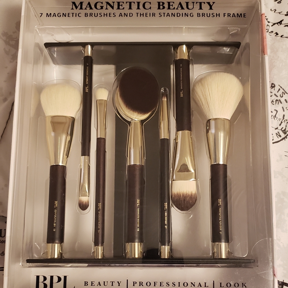 Makeup brushes